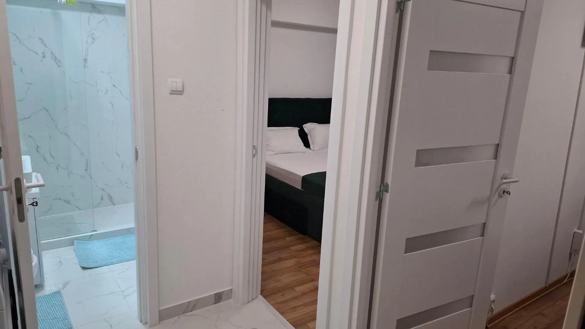 Apartment, 3 Rooms,Nearby Piata Victoriei And Gara De Nord, Main Railwaystation Bucareste 0*,  Roménia