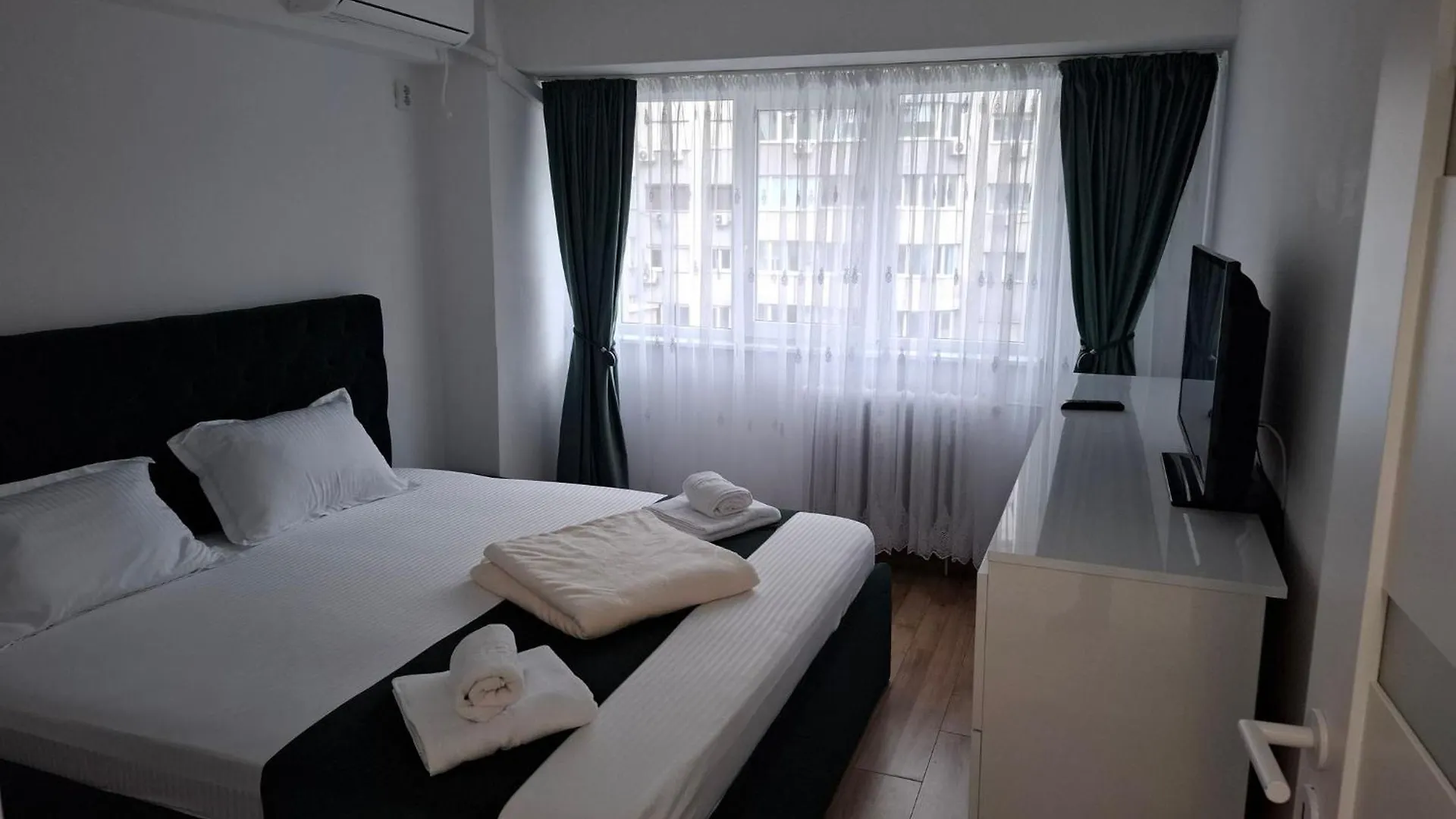 Apartment, 3 Rooms,Nearby Piata Victoriei And Gara De Nord, Main Railwaystation Bucareste 0*,